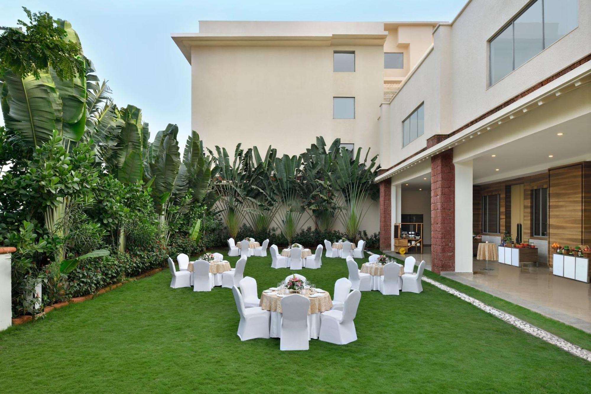 The Westin Goa Hotell Anjuna Exteriör bild